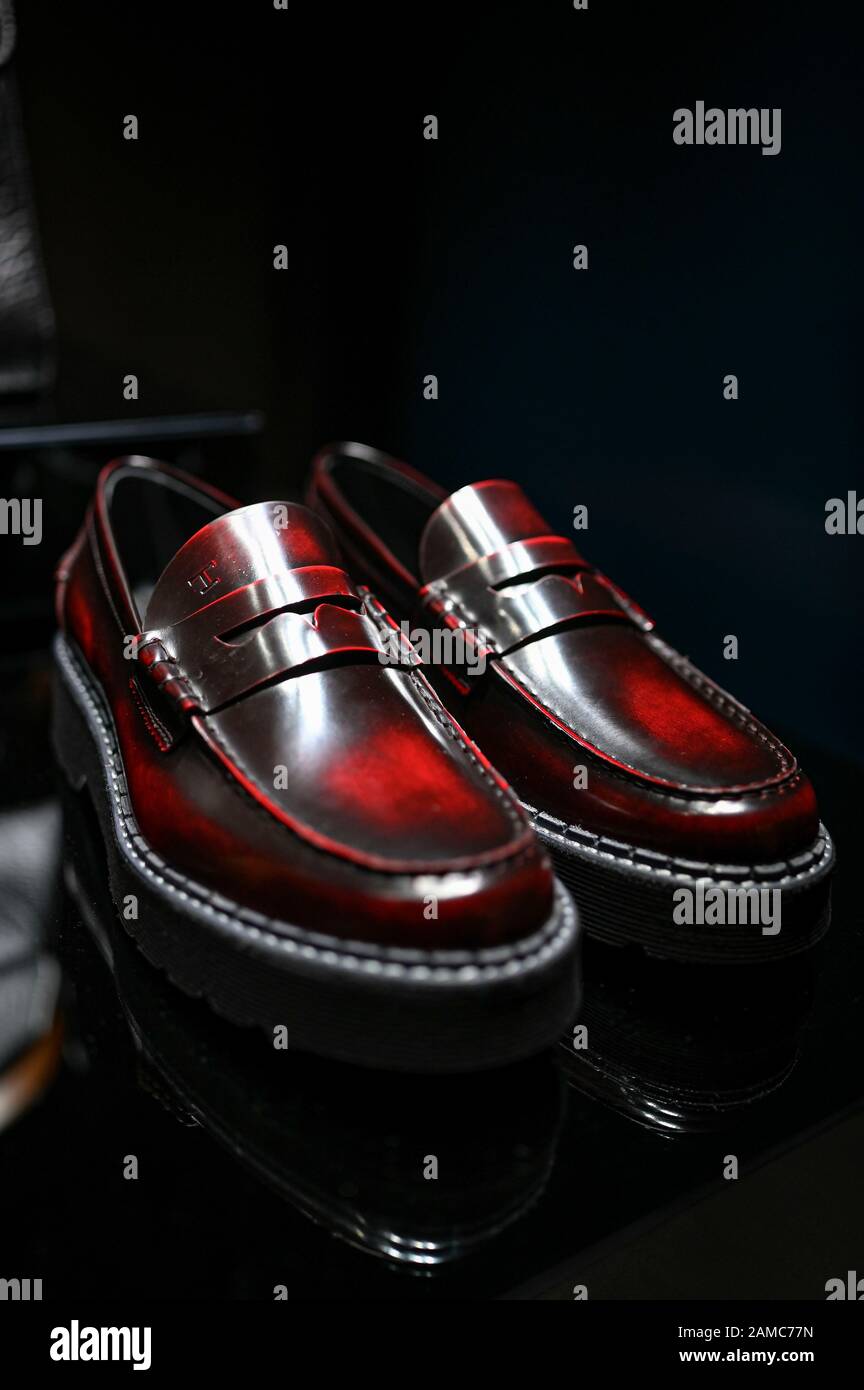 Mailand, Italien. Januar 2020. Milan, Milan Fashion Week, Man Fall Winter 2020/2021. Milan Herren Mode Herbst Winter 2020/21. Präsentation von Tod's Pictured: Model Credit: Independent Photo Agency/Alamy Live News Stockfoto