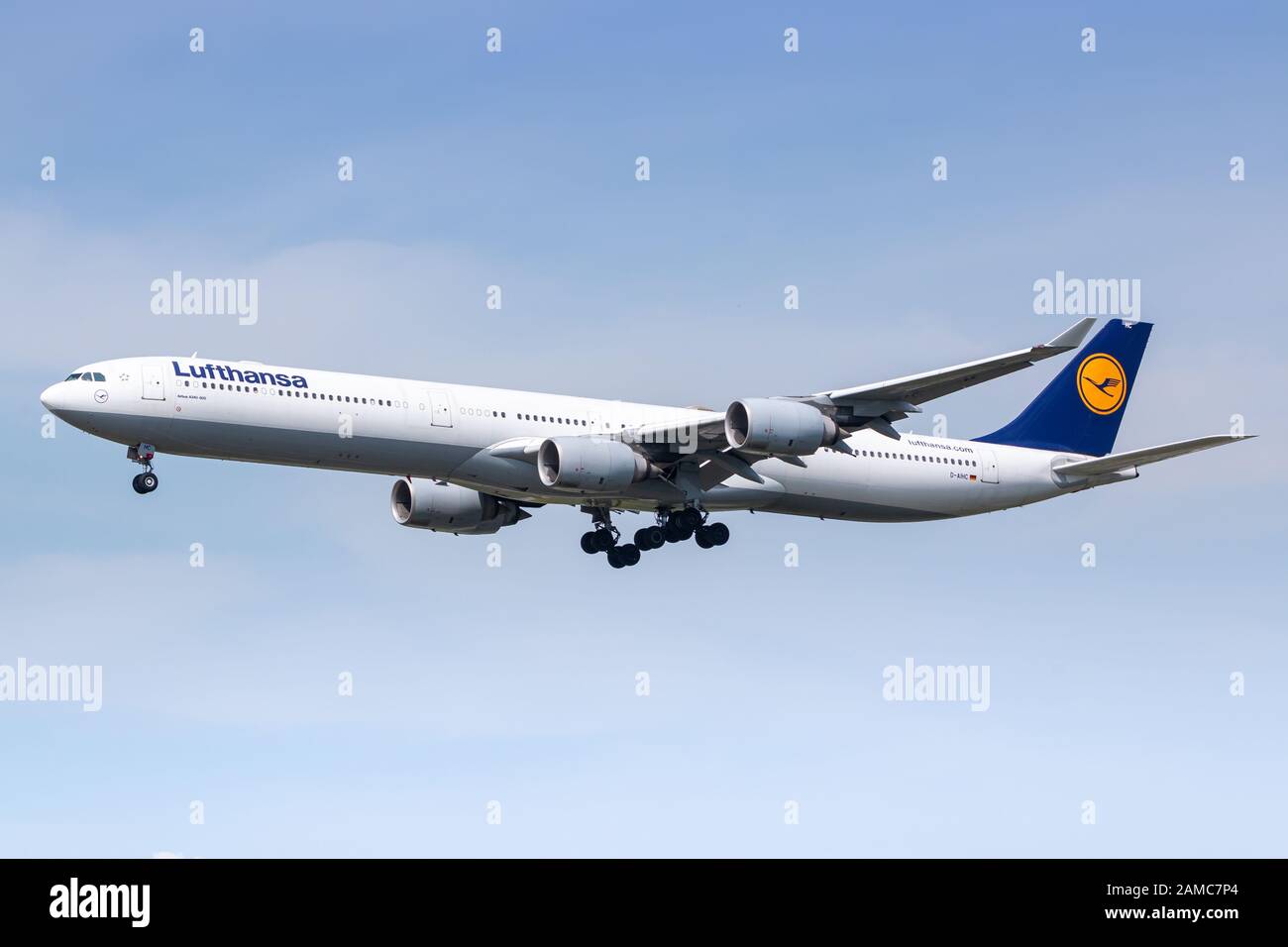 Frankfurt, Deutschland - 22. April 2018: Lufthansa Airbus A340 Flugzeug am Frankfurter Flughafen (FRA) in Deutschland. Airbus ist ein Flugzeughersteller von Stockfoto