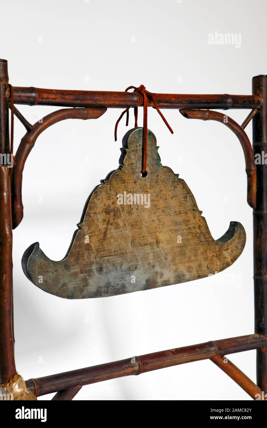 Große Kyeezee. Die burmesische Glocke aus Bronze. Birma. Spin Gong, Spinning Gong; Stockfoto