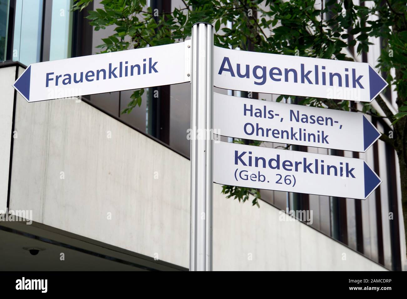 Wegweiser in der Universitätsklinik, Köln, Nordrhein-Westfalen, Deutschland Stockfoto