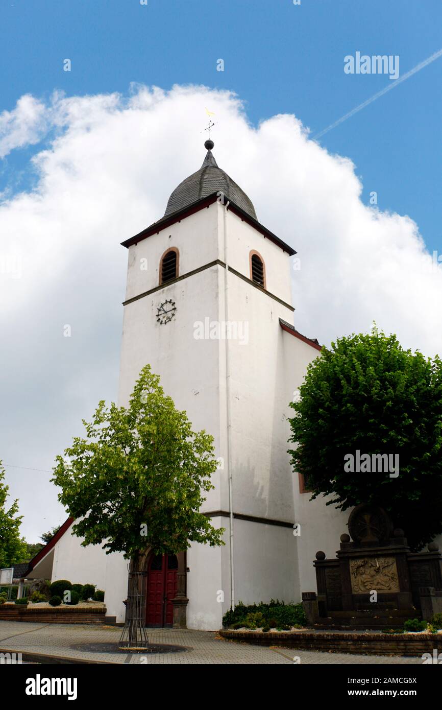 Katholische Pfarrkirche St. Hubertus, Kirche Hilgerath, Neichen, Rheinland-Pfalz, Deutschland Stockfoto