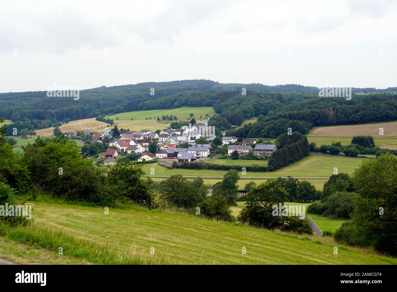 Blick von Kirche Hilgerath auf Neichen, Rheinland-Pfalz, Deutschland Stockfoto