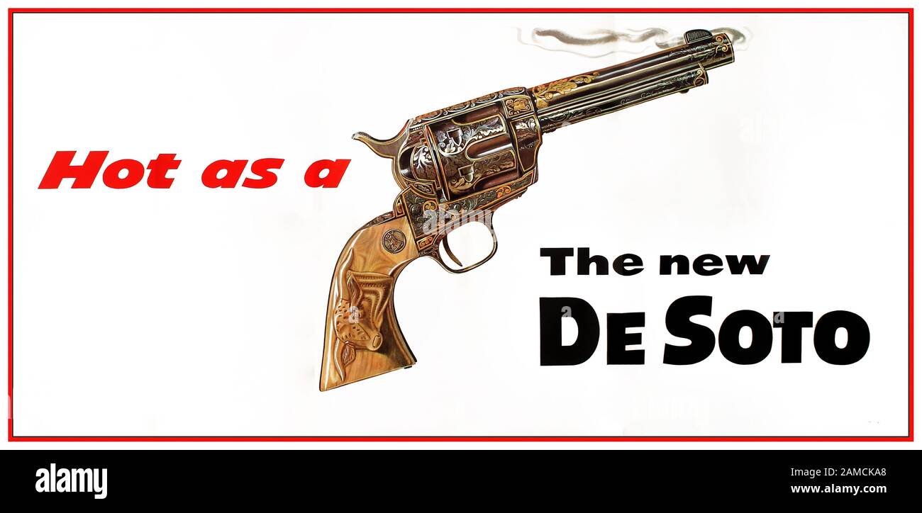 Klassisches amerikanisches Autokamplaster für Die New De Soto Hot als Rauchpistole zur Veranschaulichung der amerikanischen Waffenkultur in der Pressewerbung und im Alltag, Mit einem Design, das ein Bild einer rauchenden Pistolenpistole aus Colt Revolver mit rotem und schwarzem Schriftzug "Hot as a… The New De Soto" zeigt. De Soto wurde im Jahr 1928 gegründet und war eine amerikanische Automobilmarke (benannt nach dem spanischen Entdecker Hernando de Soto), die von der DeSoto Division der Chrysler Corporation hergestellt und vertrieben wurde, bis 1961 die Marke fallengelassen wurde. USA, 1955, Designer: Donald Moss, Stockfoto