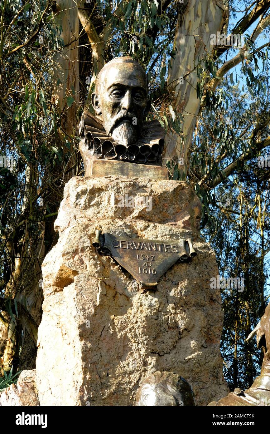 Detail des Miguel de Cervantes Memorial (1916) durch die Skulptur Jo Mora im Golden Gate Park in San Francisco, Kalifornien, USA. Stockfoto