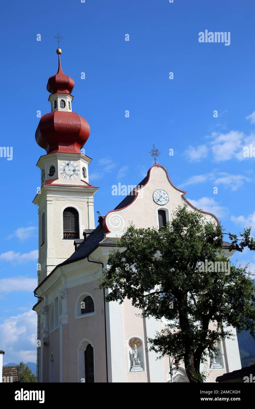 Barocke-Pfarrkirche St. Stephan, Niederdorf, Südtirol, Italien Stockfoto