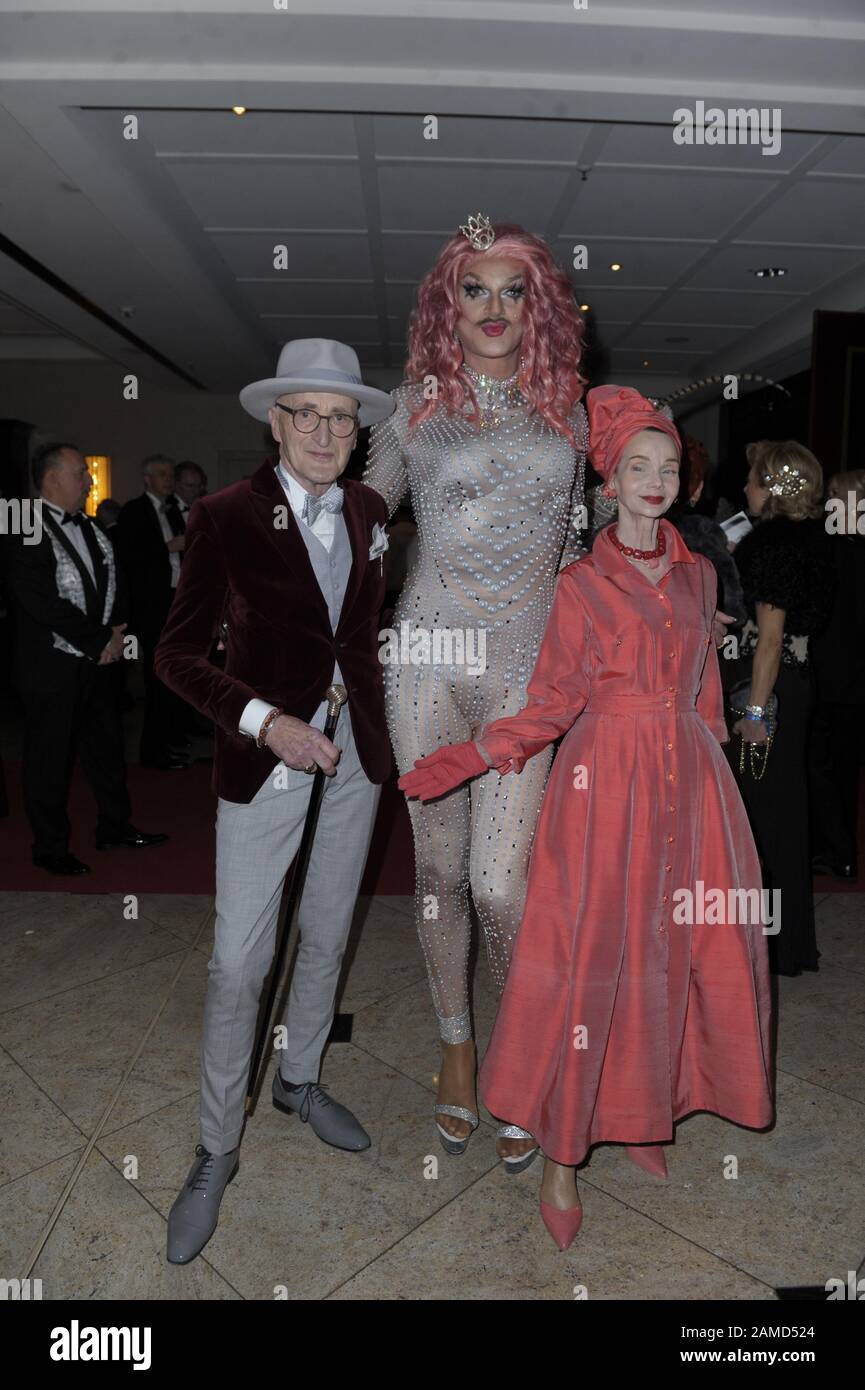 Günther Krabbenhöft, Gloria Viagra und Britt Kanja beim 120. Presseball Berlin "Liebesgruesse aus Europa" im Maritim Hotel Berlin am 11.01.2020 Stockfoto