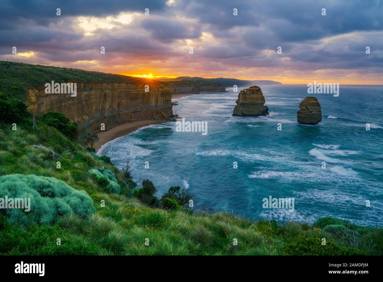 Berühmte gibson Schritte bei Sonnenaufgang, zwölf Apostel, Great Ocean Road in Victoria, Australien Stockfoto