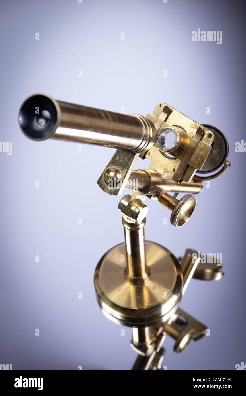 Antik Messing Mikroskop Stockfotografie - Alamy