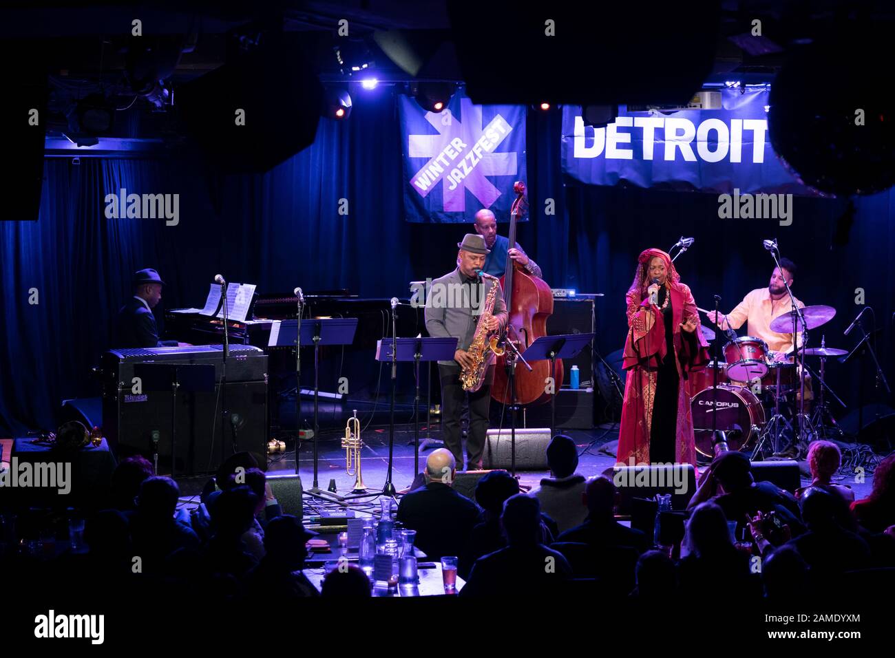 New York, NY - 12. Januar 2020: Joan Belgrave tritt während Des Konzerts Von Detroit zum Weltkonzert auf, das Marcus Belgrave im Rahmen des Winter Jazz Festivals in (le) Poisson Rouge feiert Stockfoto