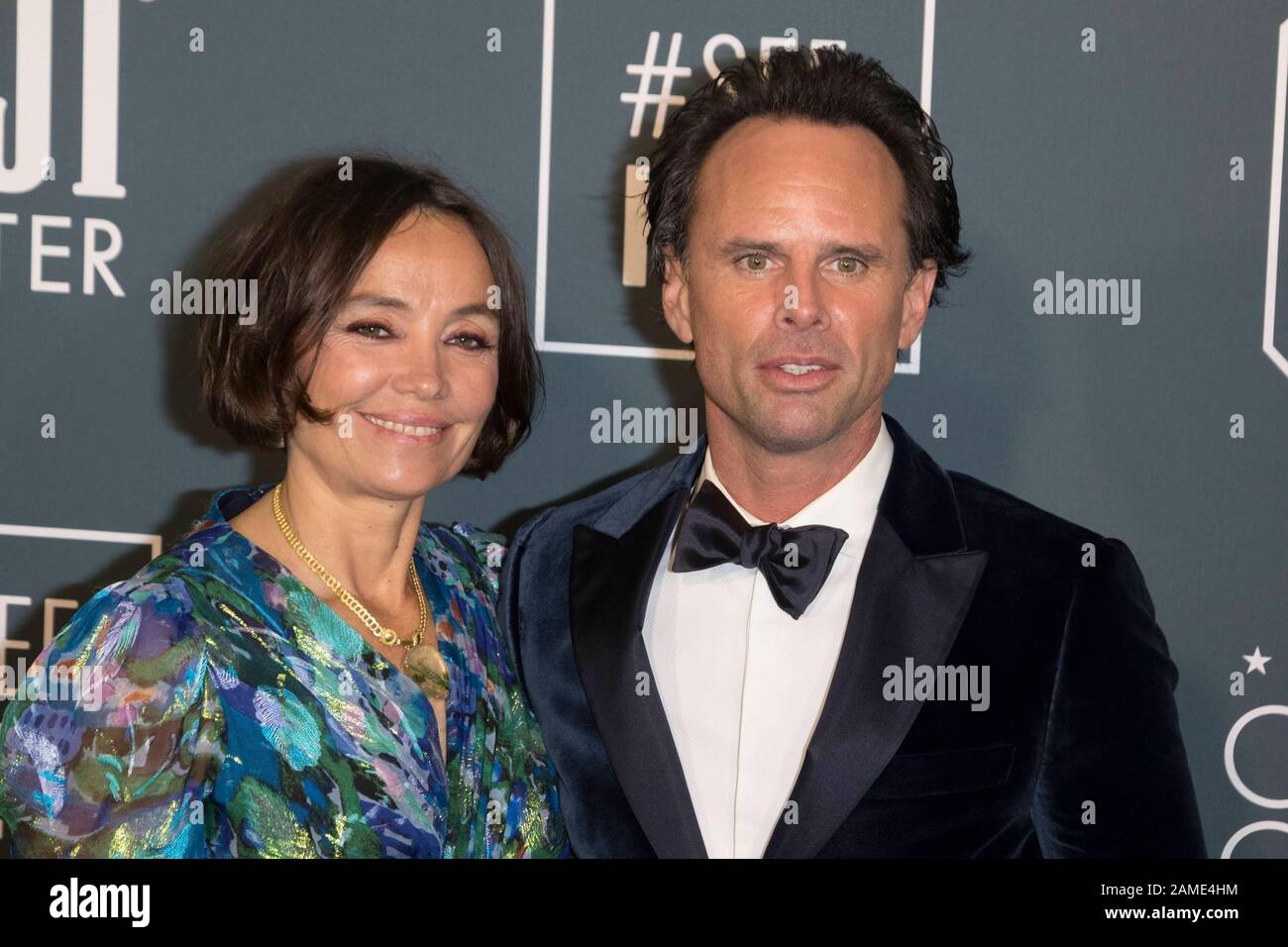 Walton Goggins und Nadia Conners nehmen am 12. Januar 2020 an den 25th Annual Critics' Choice Awards im Barker Hangar in Santa Monica, Los Angeles, Kalifornien, USA, teilzunehmen. Weltweite Verwendung Stockfoto