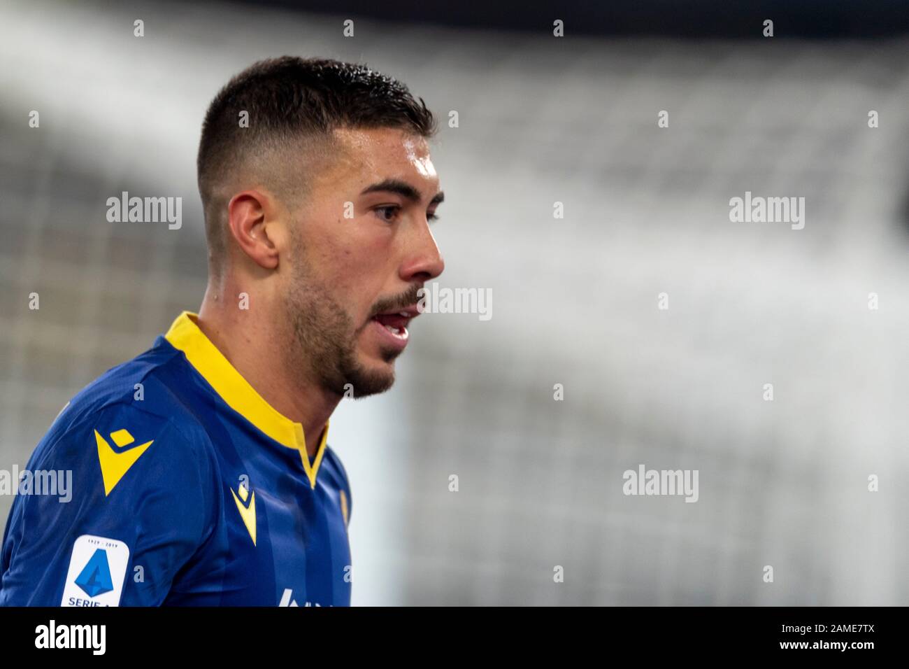 Mattia Zaccagni (Hellas Verona) feiert, nachdem er beim italienischen Spiel "erie A" zwischen Hellas Verona 2-1 Genua im Marcantonio Bentegodi Stadium am 12. Januar 2020 in Verona, Italien, das zweite Tor seiner Mannschaft erzielt hatte. Kredit: Maurizio Borsari/AFLO/Alamy Live News Stockfoto