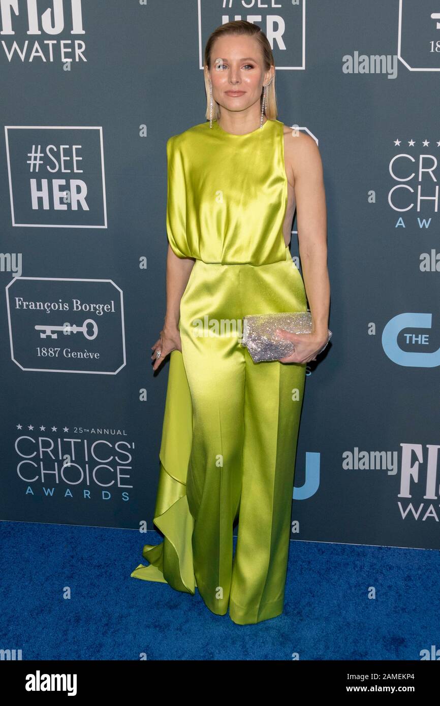 Kristen Bell besucht am 12. Januar 2020 die 25th Annual Critics' Choice Awards im Barker Hangar in Santa Monica, Los Angeles, Kalifornien, USA. Weltweite Verwendung Stockfoto