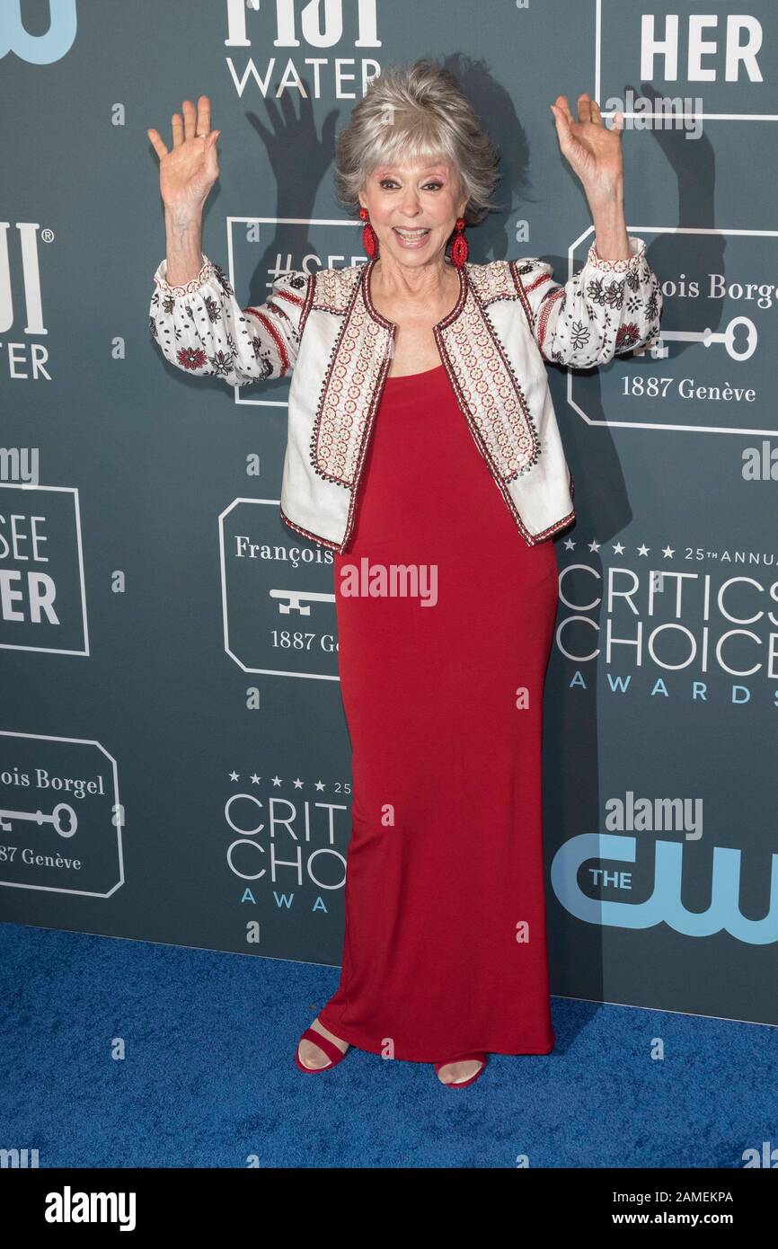 Rita Moreno nimmt am 12. Januar 2020 an den 25th Annual Critics' Choice Awards im Barker Hangar in Santa Monica, Los Angeles, Kalifornien, USA, Anteil. Weltweite Verwendung Stockfoto