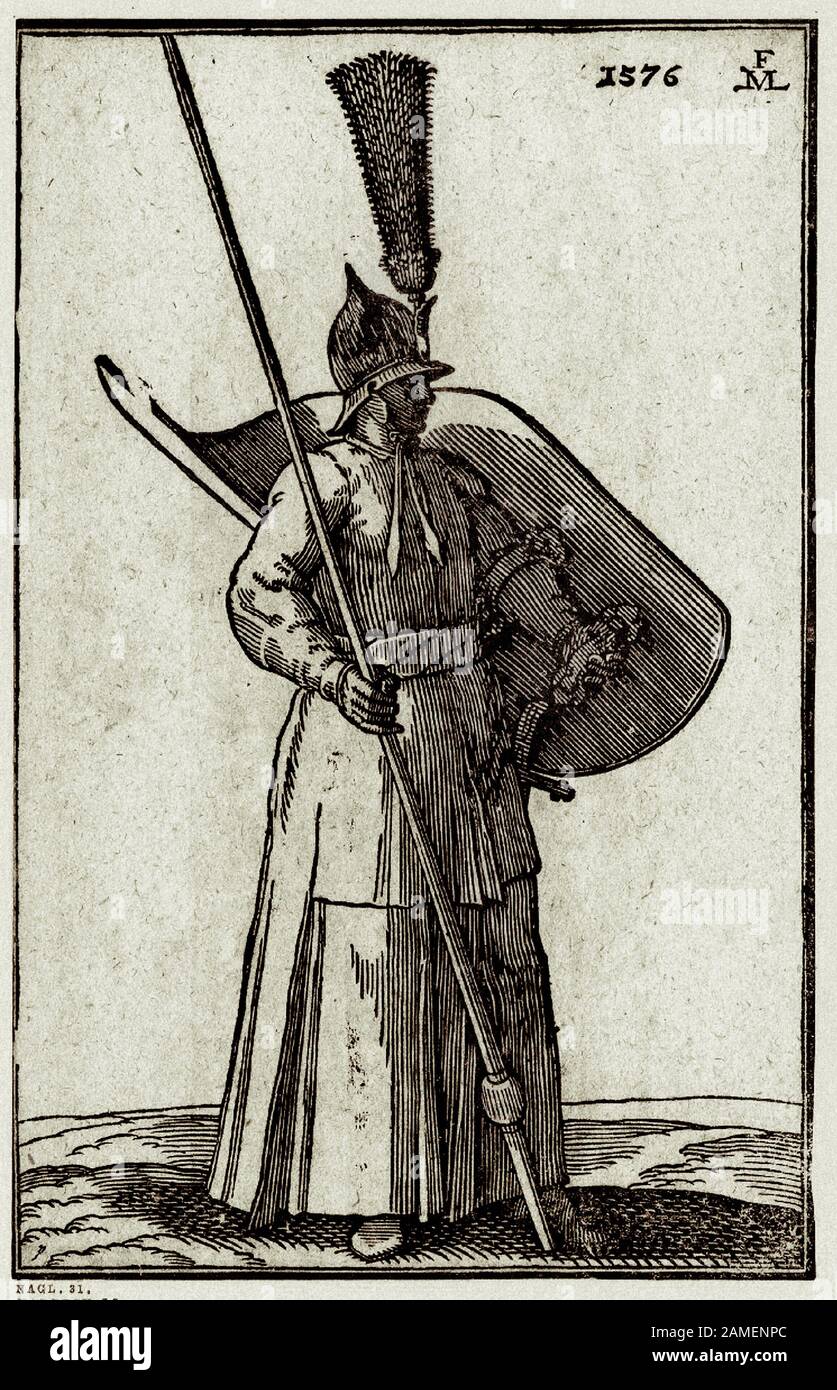 Die Geschichte des Osmanenreiches. Ein Fußsoldat; ein Federkleid an seinem Helm; die Lanze in der rechten Hand, die auf dem Boden ruht; eine große Kurve Stockfoto