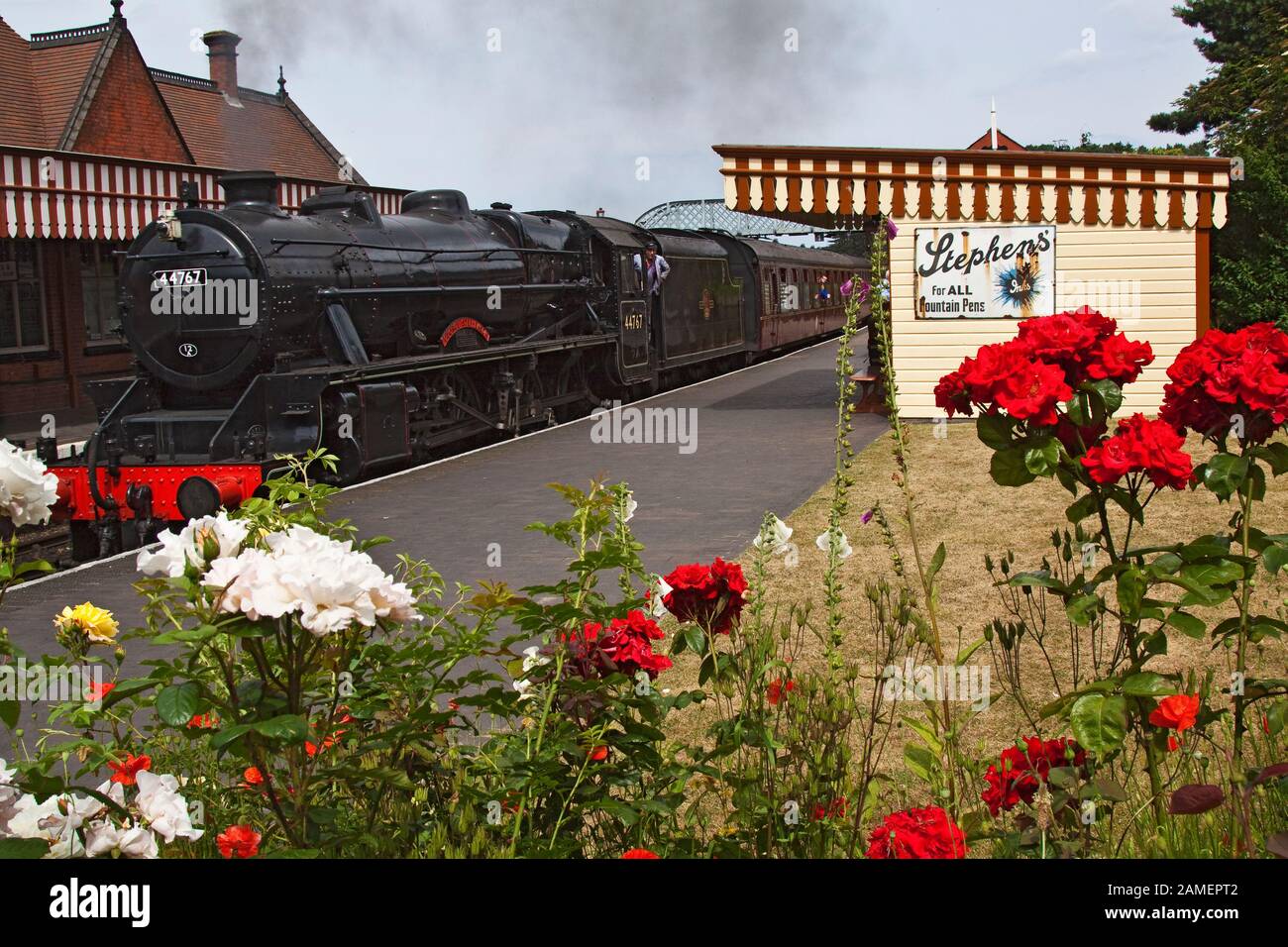 LMS schwarz fünf Dampflok 44767 George Stephenson in Weybourne Railway Station North Norfolk Stockfoto