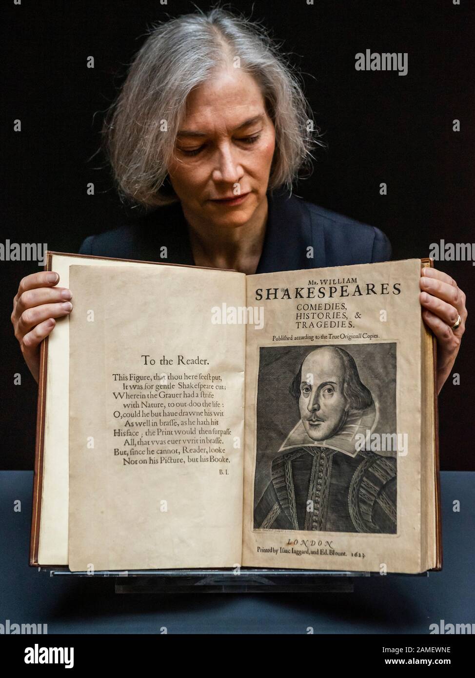 London, Großbritannien. Januar 2020. Christie's enthüllt William Shakespeares Komödien, Historien und Tragödien, die oft als "First Folio" bezeichnet werden. Sie wird am 24. April bei Christie's in New York versteigert und auf 4.000.000-6.000.000 US-Dollar geschätzt. Christie's Ausstellung wird vom 13. Bis 19. Januar für die Öffentlichkeit zugänglich sein. Credit: Guy Bell/Alamy Live News Stockfoto