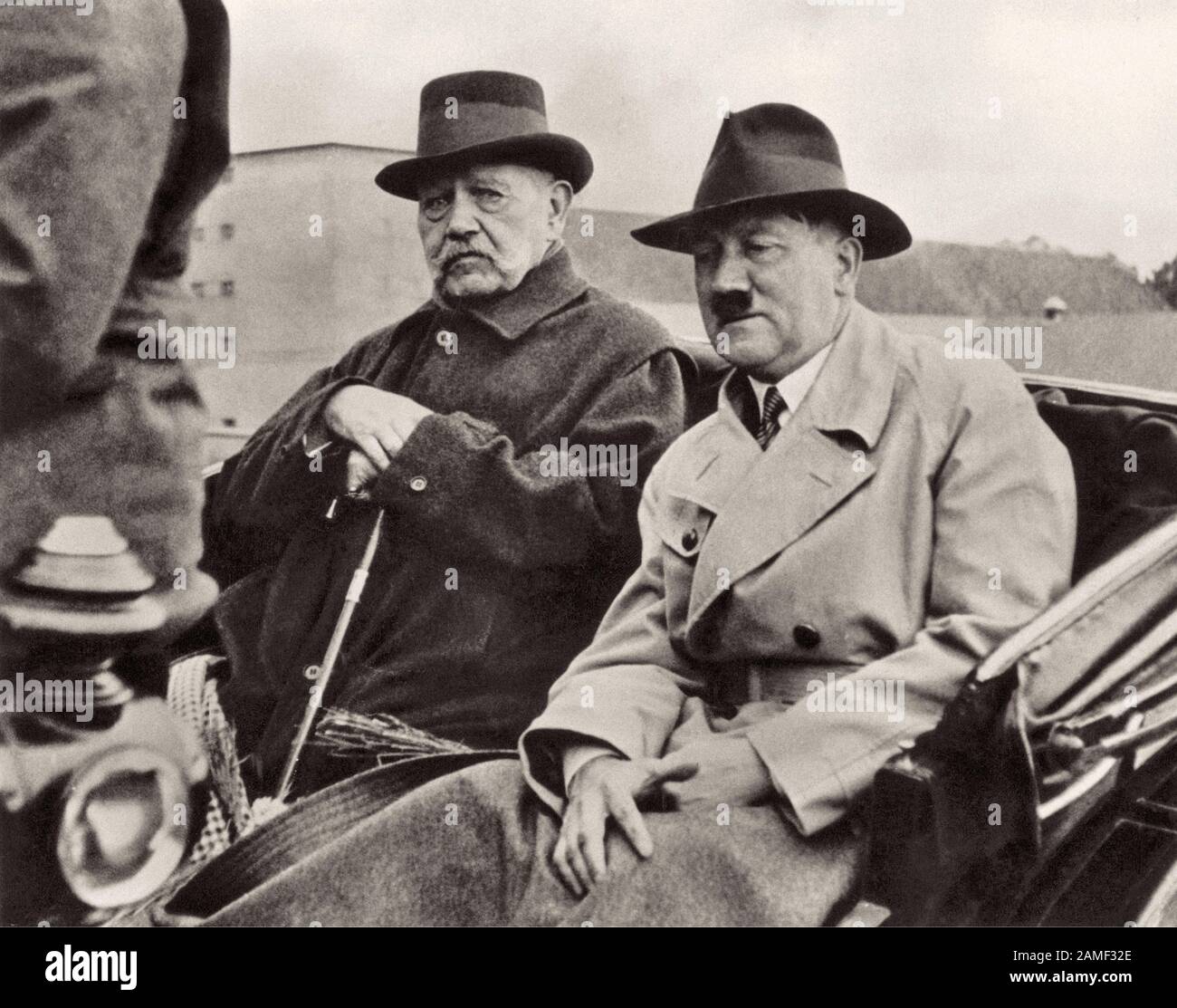 Zwei Führer des Deutschen Reiches, Feldmarschall Paul von Hindenburgs (zwischen den Jahren von 1848 und 1934), verstorbener Reichspräsident und Adolf Hitler (zwischen 1999 und 1945), Stockfoto