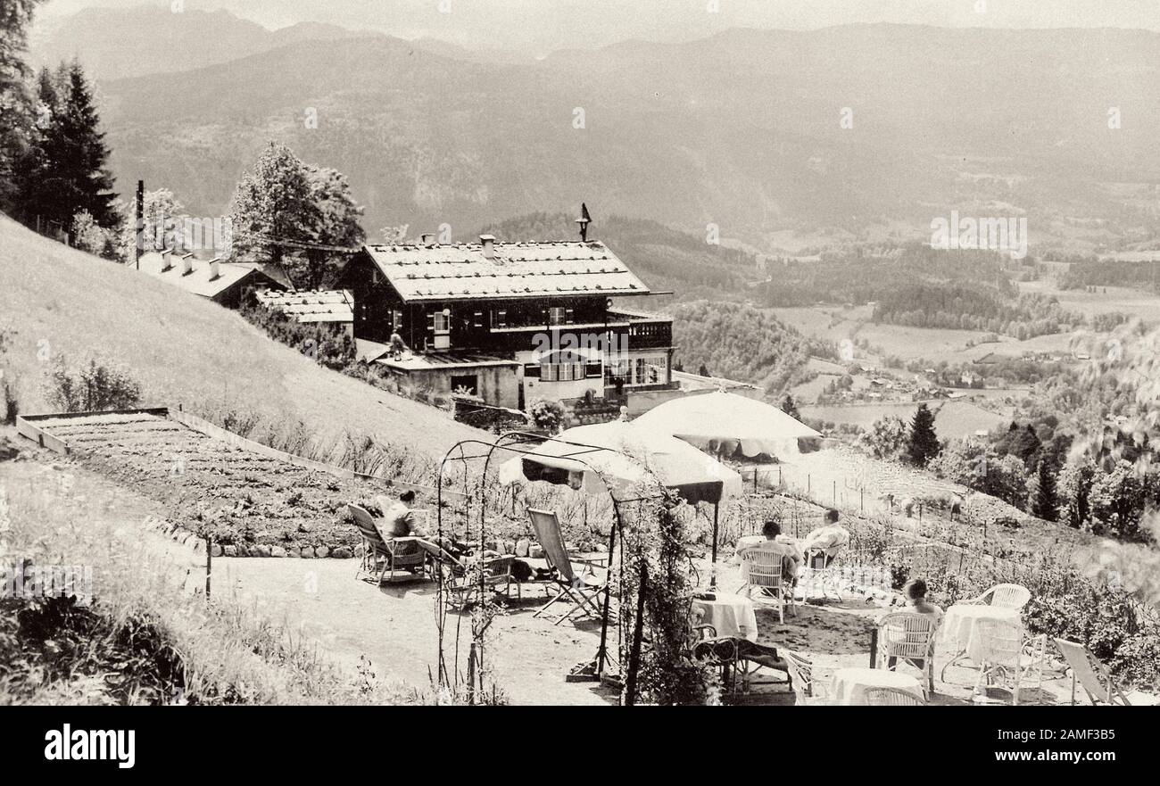 Eine Postkarte von Haus Wachenfeld im Winter. Kleines Chalet mit dem Namen Haus Wachenfeld, ein Ferienheim, das im Jahre 1916 (oder 1917) erbaut wurde. Bis 1933 hatte Hitler ha gekauft Stockfoto