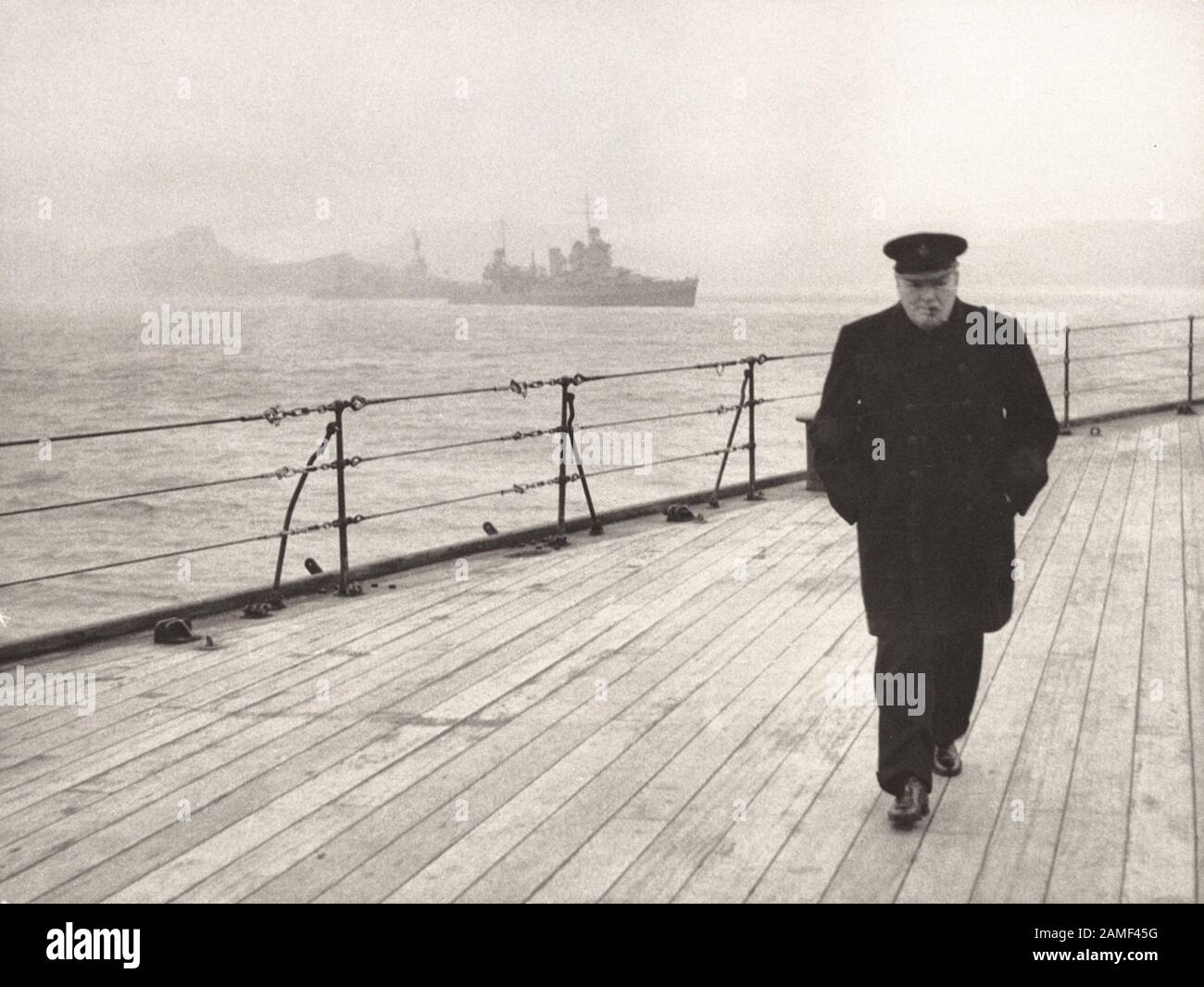 Winston Churchill war während seiner Reise nach Amerika an Bord des Schlachtschiffs "HMS Prince of Wales", um Präsident Roosevelt im August 1941 zu treffen. Stockfoto