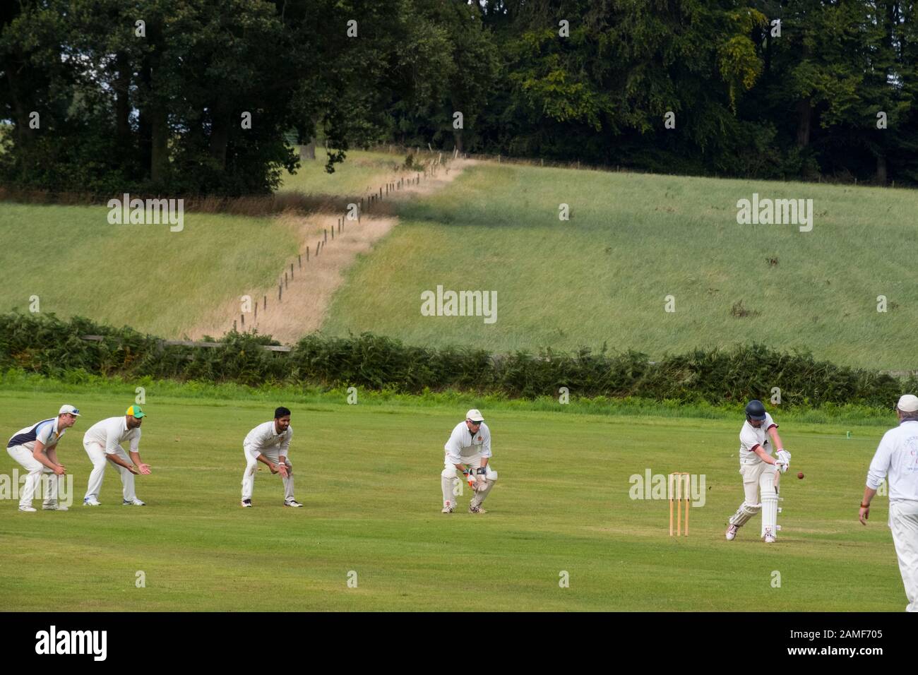 Village Cricket Match bei burwarton Cricket Club, Shropshire, England, UK. Stockfoto