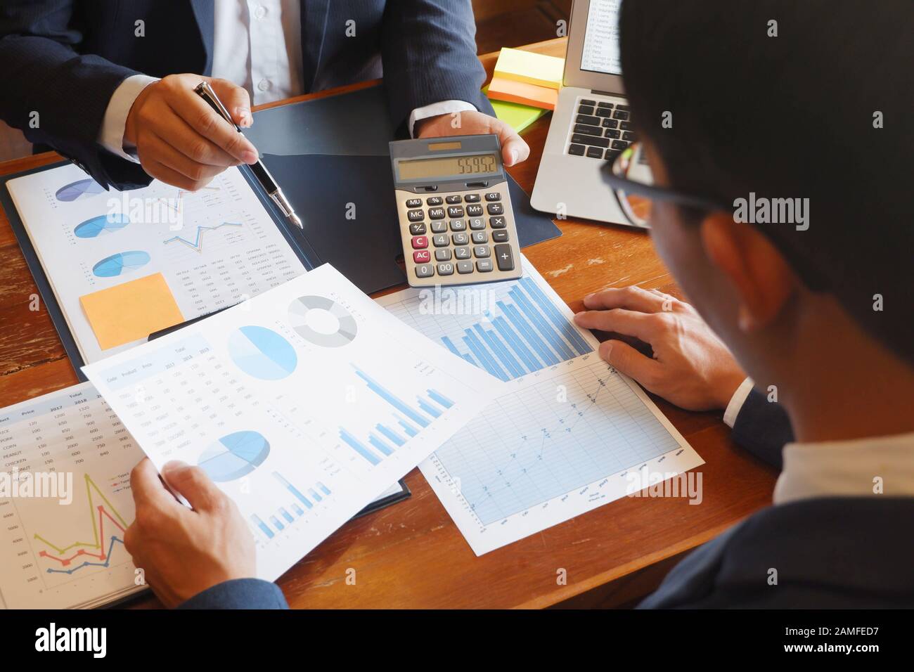 Business Consulting Business Businessman Meeting Brainstorming Report Project Analyze. Stockfoto