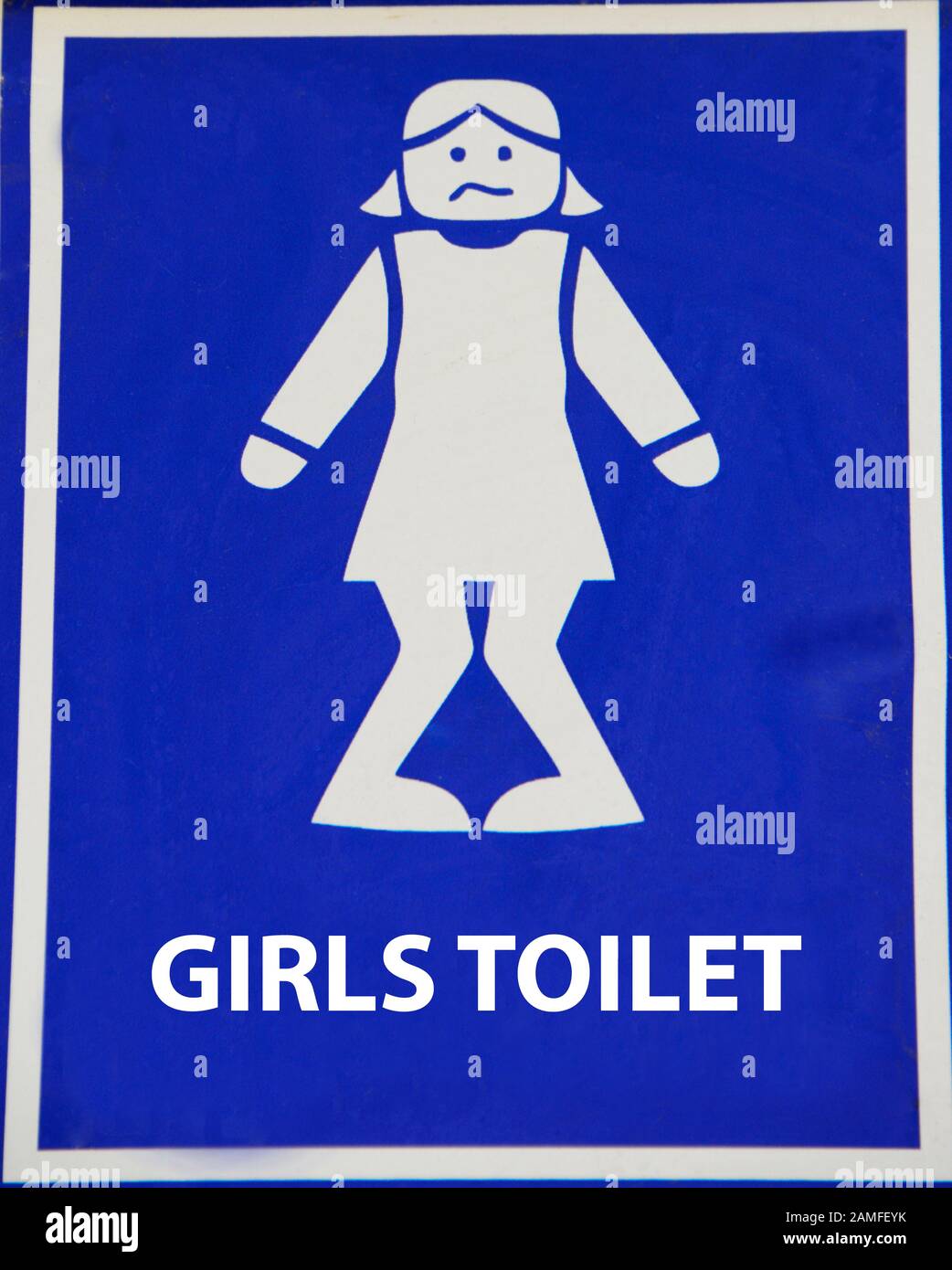 Humorvolles "Mädchen-wc"-Zeichen Stockfoto