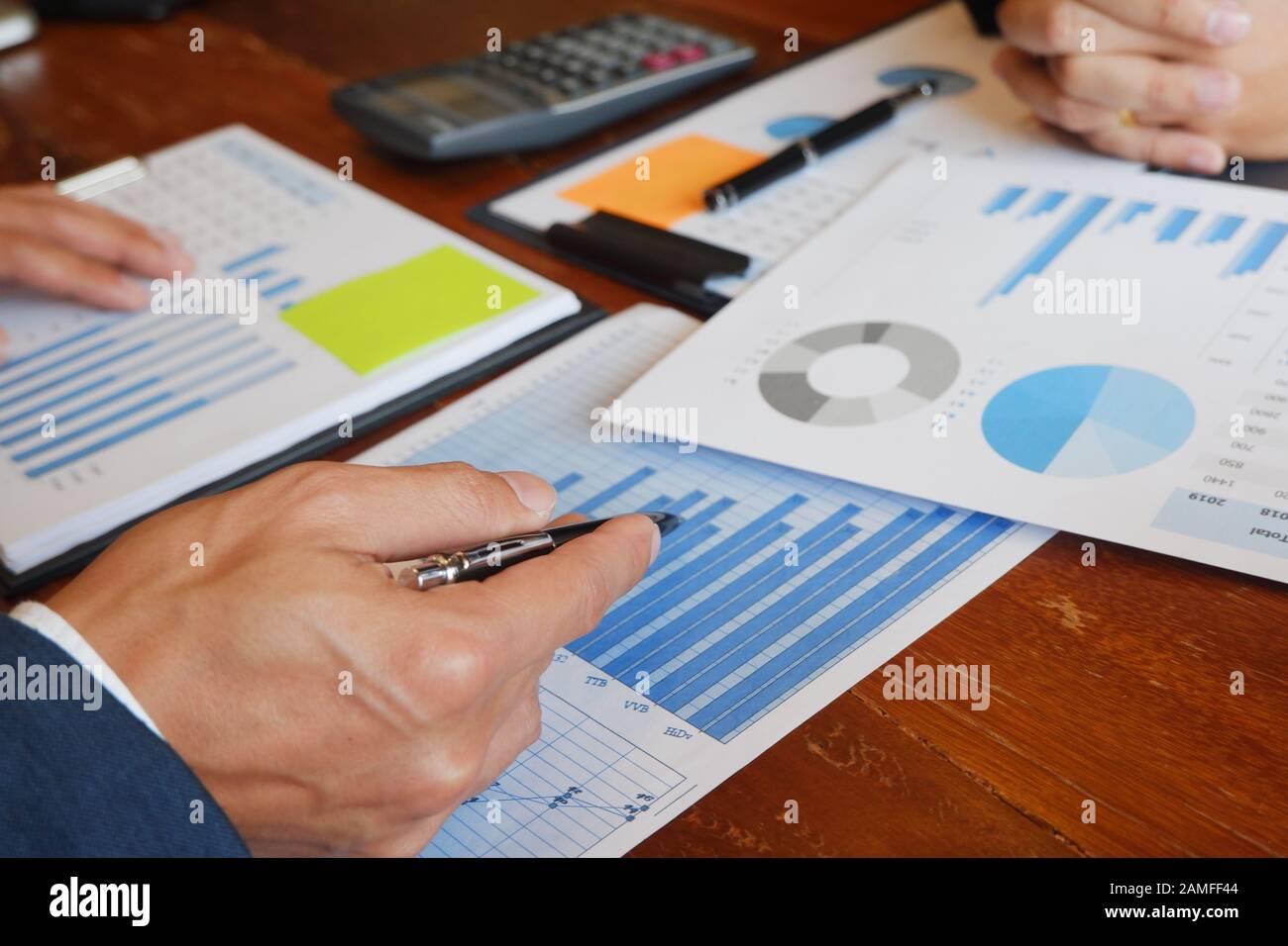 Business Consulting Business Businessman Meeting Brainstorming Report Project Analyze. Stockfoto