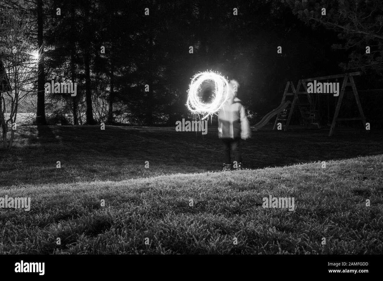 Kinderlicht mit weihnachtsglitzern im Freien. Stockfoto