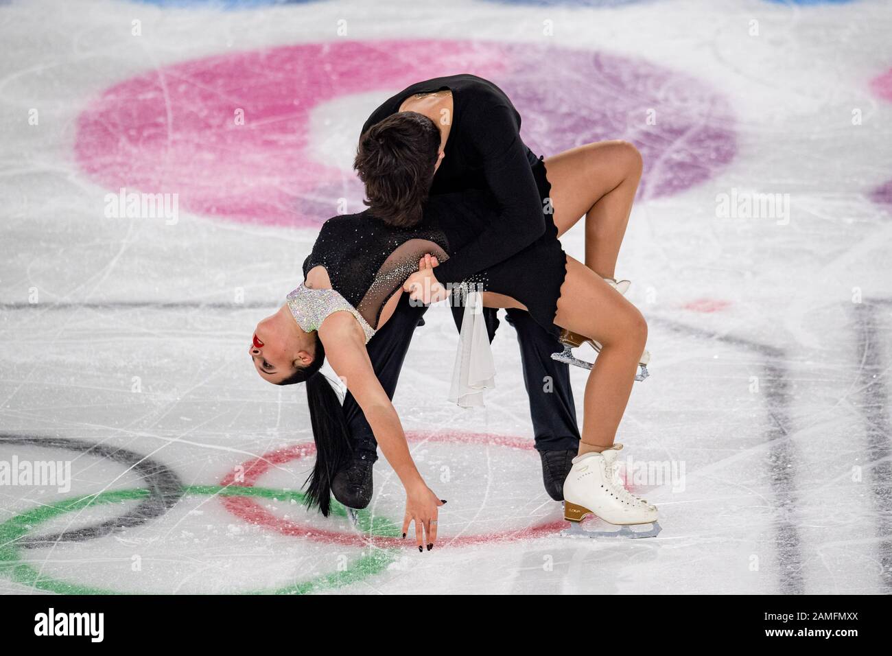 Lausanne, Schweiz. Januar 2020. Tuba Giulia/TUBA Andrea (ITA) tritt am Montag, dem 13. Januar 2020, bei den Jugendolympiaden von Lausanne 2020 in der Vaudoise Arena im Freien Tanz Eiskunstlauf an. Lausanne, Schweiz. Credit: Taka G Wu/Alamy Live News Stockfoto