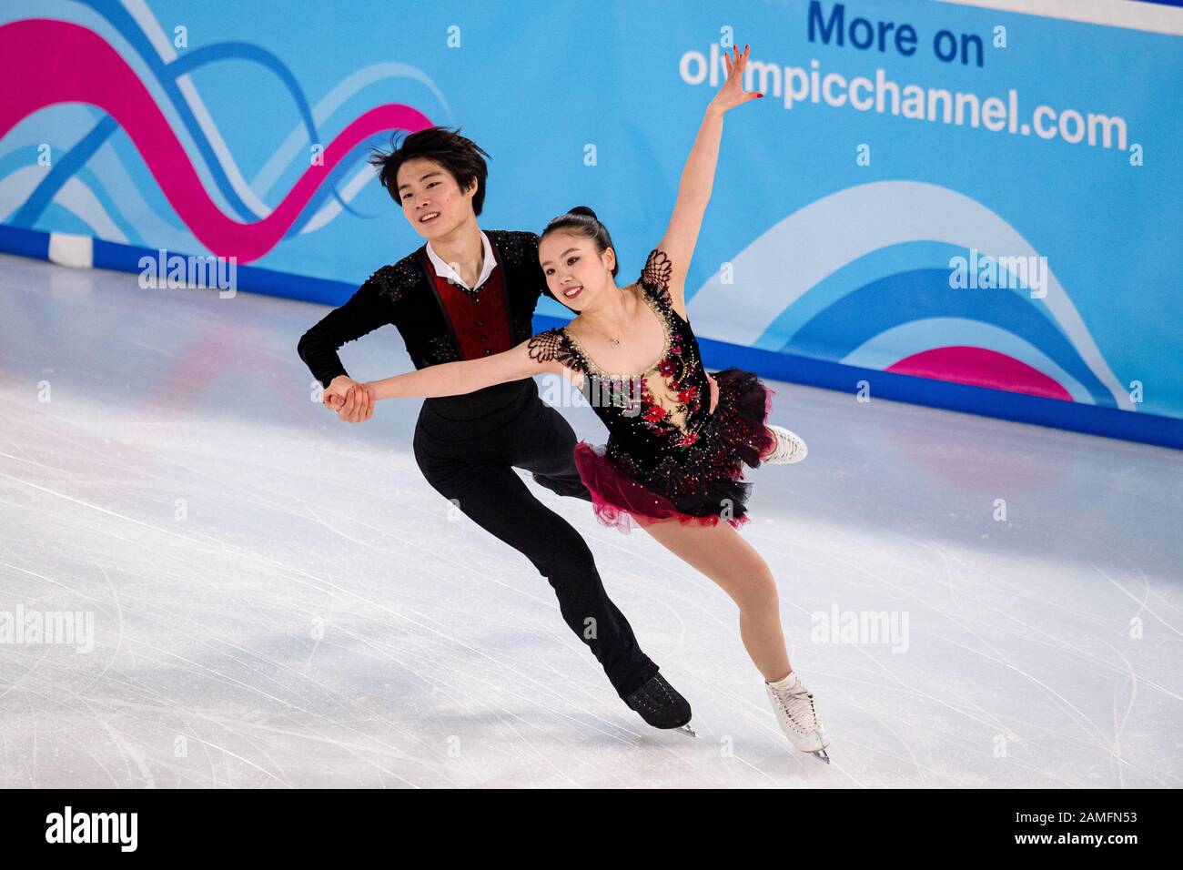 Lausanne, Schweiz. Januar 2020. Yoshida Utana/NISHIYAMA Shingo (JPN) treten am Montag, dem 13. Januar 2020, bei den Jugend-Olympischen Spielen in der Vaudoise Arena im Freien Tanz Eiskunstlauf an. Lausanne, Schweiz. Credit: Taka G Wu/Alamy Live News Stockfoto