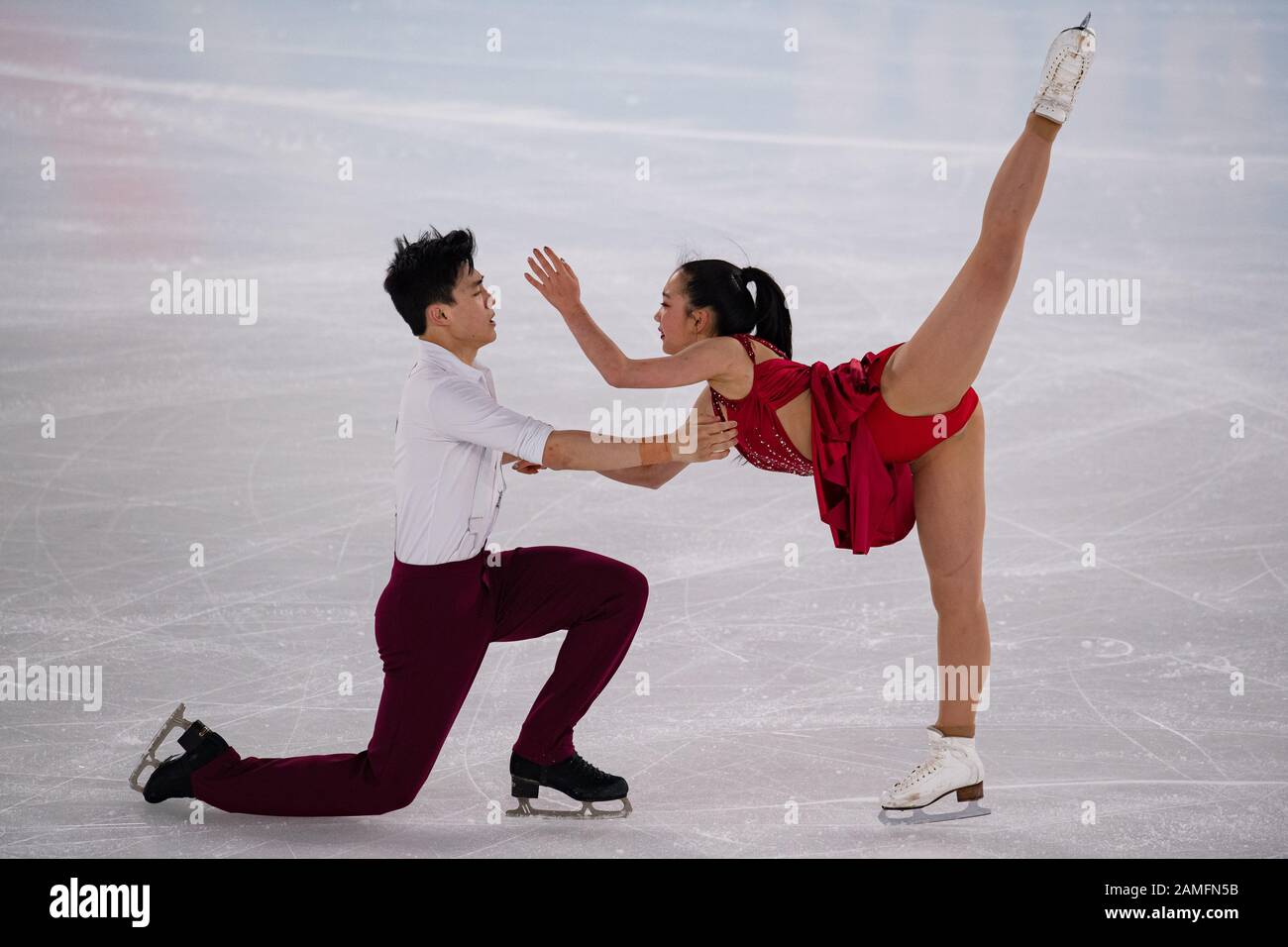 Lausanne, Schweiz. Januar 2020. Makita Miku/GUNARA Tyler (CAN) tritt am Montag, dem 13. Januar 2020, bei den Jugend-Olympischen Spielen in der Vaudoise Arena im Freitanz Eiskunstlauf in Lausanne 2020 an. Lausanne, Schweiz. Credit: Taka G Wu/Alamy Live News Stockfoto