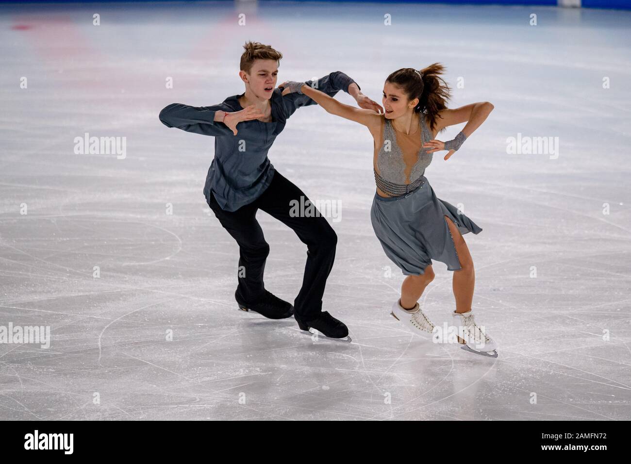 Lausanne, Schweiz. Januar 2020. TYUTYUNINA Sofya/SHUSTITSKIY Alexander (RUS) tritt am Montag, dem 13. Januar 2020, bei den Jugend-Olympischen Spielen in der Vaudoise Arena im Figure Skating Ice Dance Free Dance an. Lausanne, Schweiz. Credit: Taka G Wu/Alamy Live News Stockfoto