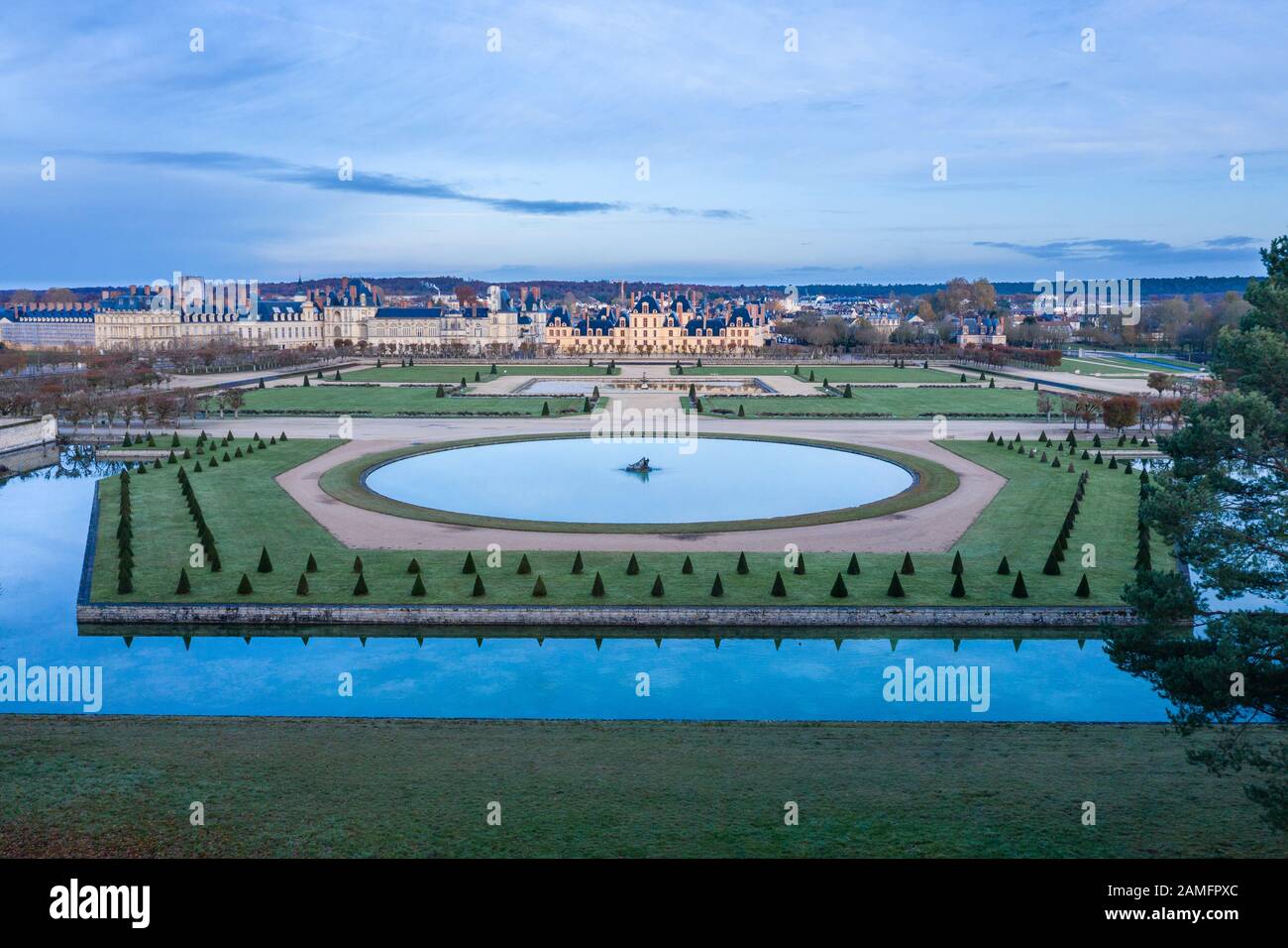 Frankreich, seine et Marne, Fontainebleau, Park und Chateau Royal de Fontainebleau, das von der UNESCO zum Weltkulturerbe ernannt wurde, das Rond d d'eau (Luftbild) // Fraa Stockfoto