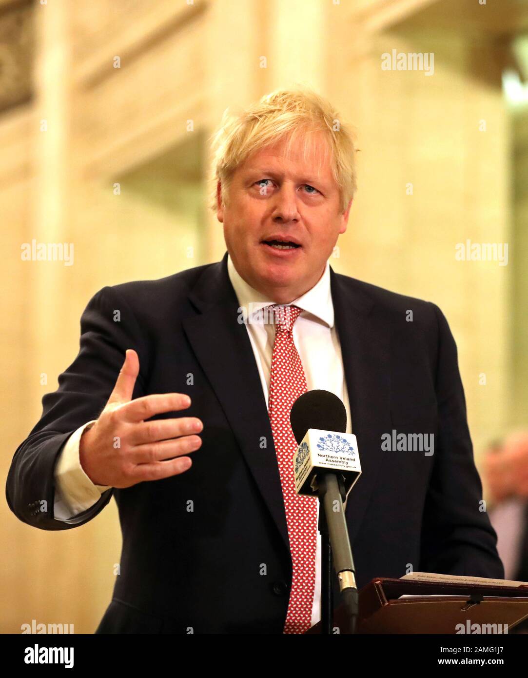 Premierminister Boris Johnson sprach in den Parlamentsgebäuden Stormont, Belfast, während er einen Besuch ablegte, um die Führer der wiederhergestellten Regierung zur Machtteilung zu treffen. PA Foto. Bilddatum: Montag, 13. Januar 2020. Siehe PA Story ULSTER Politics. Der Lichtbildkredit sollte lauten: Liam McBurney/PA Wire Stockfoto