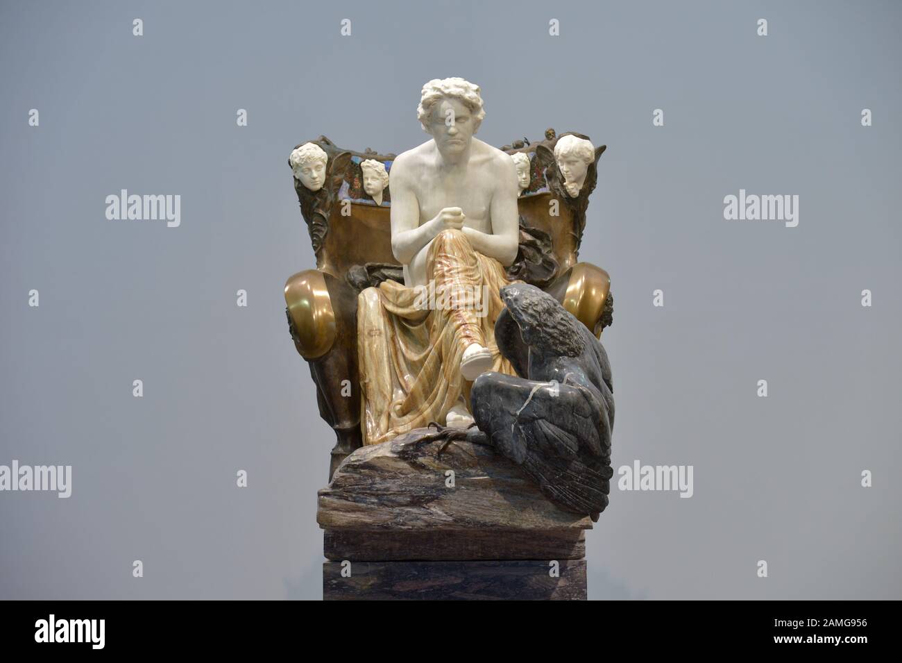 Leipzig, Deutschland. Dezember 2019. Ein Blickfang ist die Klinger-Skulptur "Beethoven" im Museum Der Bildenden Künste Leipzig. Das Jahr 2020 wird sowohl zum 250. Geburtstag des Komponisten Ludwig van Beethoven als auch zum 100. Todestag des Künstlers Max Klinger (1857-1920) werden. Kredit: Volkmar Heinz / dpa-Zentralbild / ZB / dpa / Alamy Live News Stockfoto