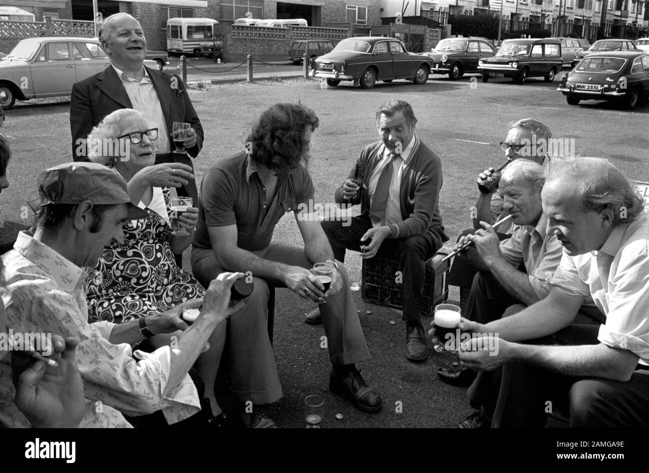 Funktioniert Office Factory party Outing jährliche Busreise zum Meer Southend-on-Sea Essex England 1974. 1970 s Uk HOMER SYKES Stockfoto