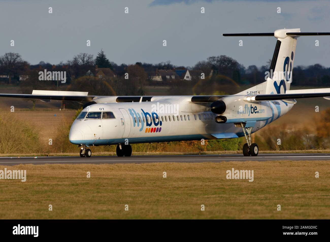 G-ECOT Flybe Dash 8 MSN 4251 ist bereit, den Flughafen Luton Bedfordshire zu verlassen Stockfoto