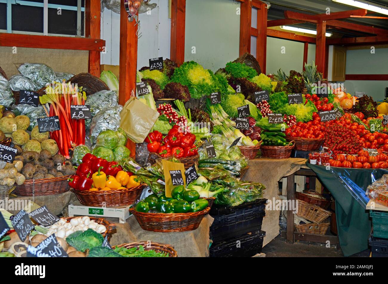 Großbritannien, London, kaufen Gemüse auf dem Borough Market ein Stockfoto