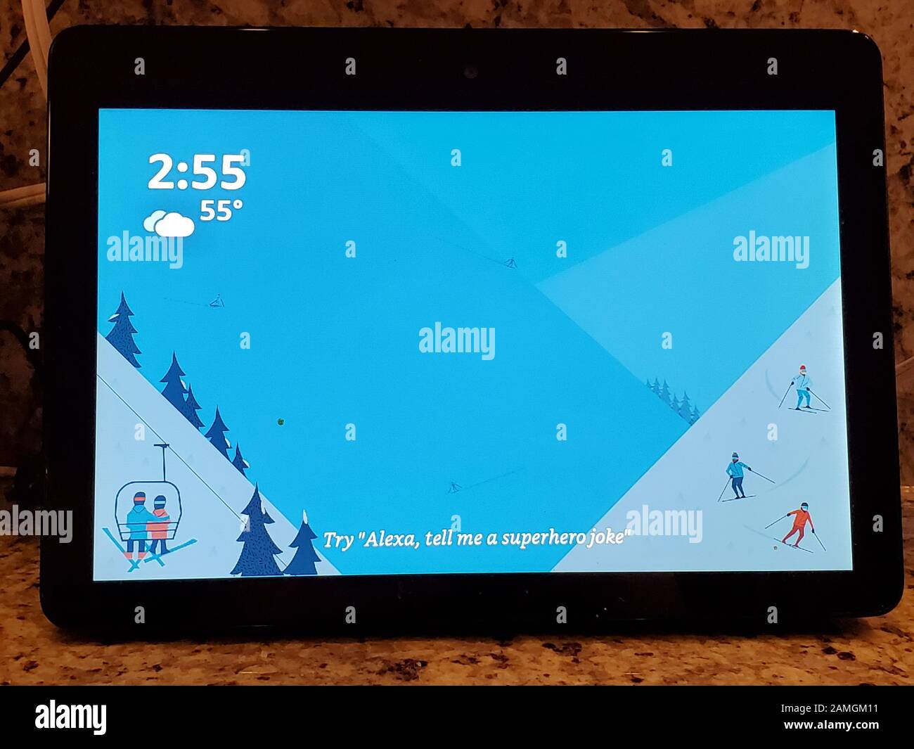 Nahaufnahme des Amazon Echo Show Smart Speaker Device mit Amazon Alexa, in einem intelligenten Haus in San Ramon, Kalifornien, 17. Dezember 2019. () Stockfoto
