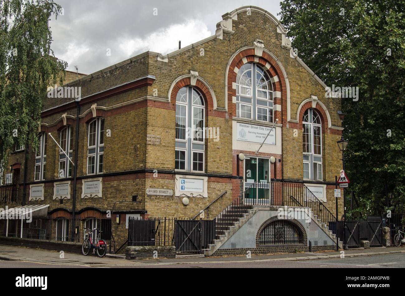 London, Großbritannien - 20. Juli 2019: Außenansicht des historischen Webber Street Day Center für Obdachlose in Southwark, London. Stockfoto