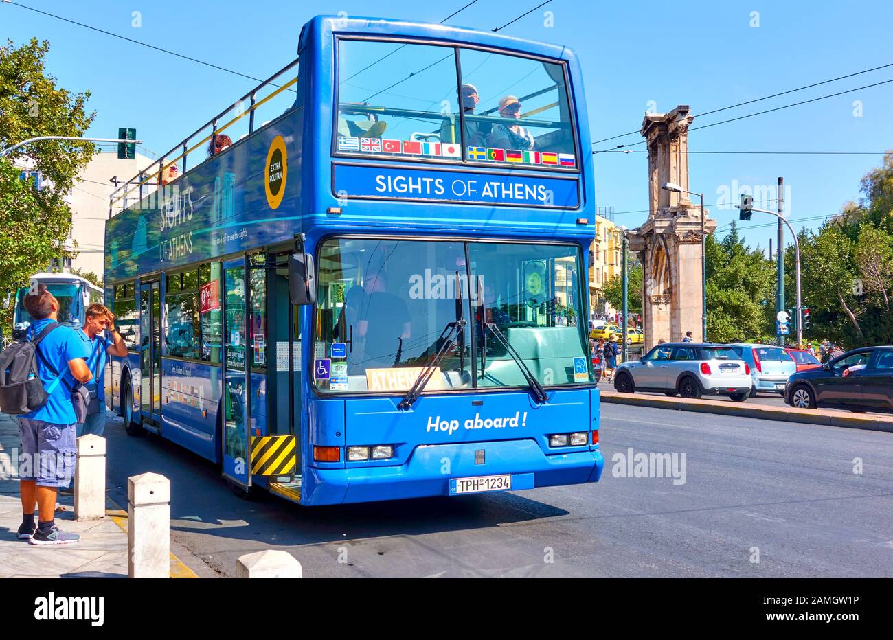 Athen, Griechenland - 21. September 2019: Hop-On-Hop-Off-Bus in Athen (Blaue Route) Stockfoto