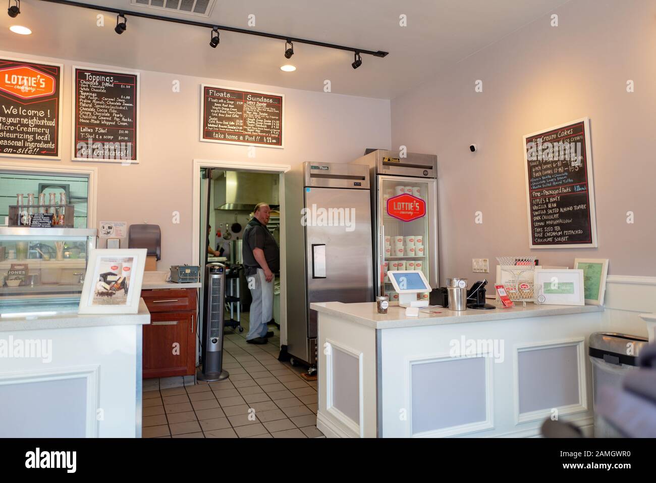 Foto von Lottie's Creamery, einem Eiskunsthandwerker-Geschäft in Walnut Creek, Kalifornien, Vereinigte Staaten, Innenansicht Stockfoto