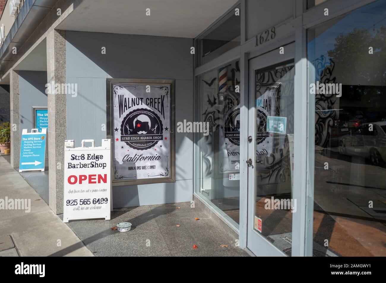 Foto: Str8 Edge Barbershop, Friseursalon und Barbershop in Walnut Creek, Kalifornien, Vereinigte Staaten, Außenansicht Stockfoto