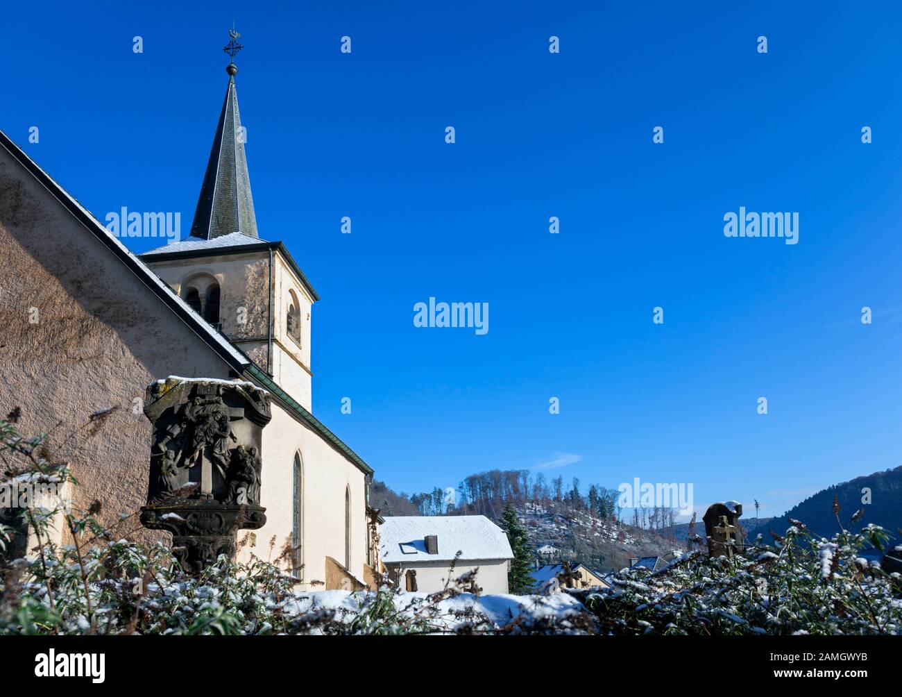 Europa, Luxemburg, Septfontaines, Kirche von Saint-Martin im Winter Stockfoto