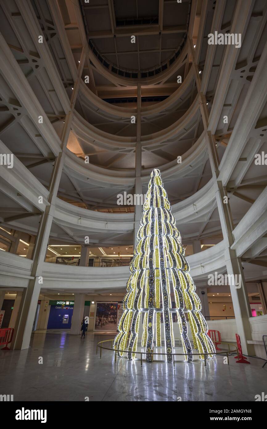 Inneneinrichtung der Lingotto Fabrik in Turin Stockfoto