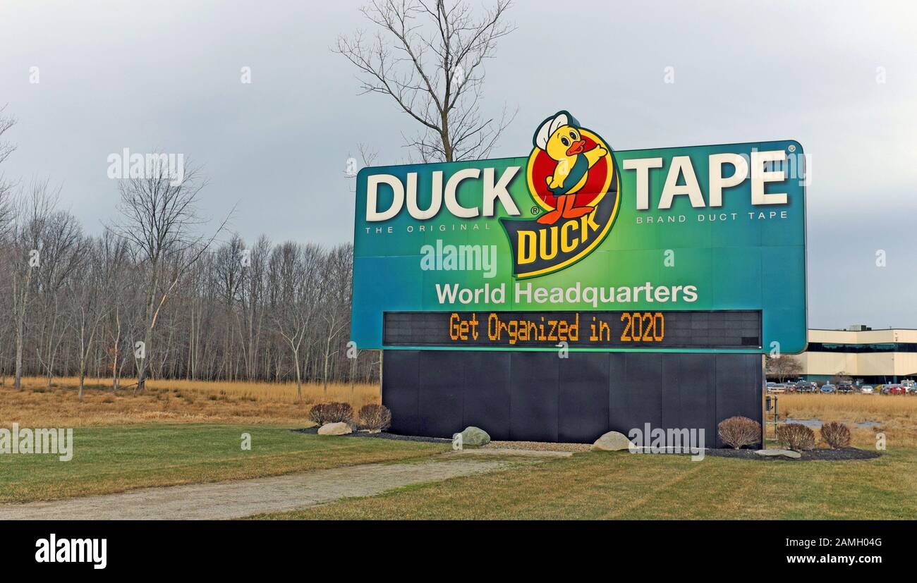 Die Duck Tape Welt Hauptsitz elektronische losgerissene Reklametafel mit der Ente Band Logo vor der Zentrale in Avon, Ohio, USA. Stockfoto