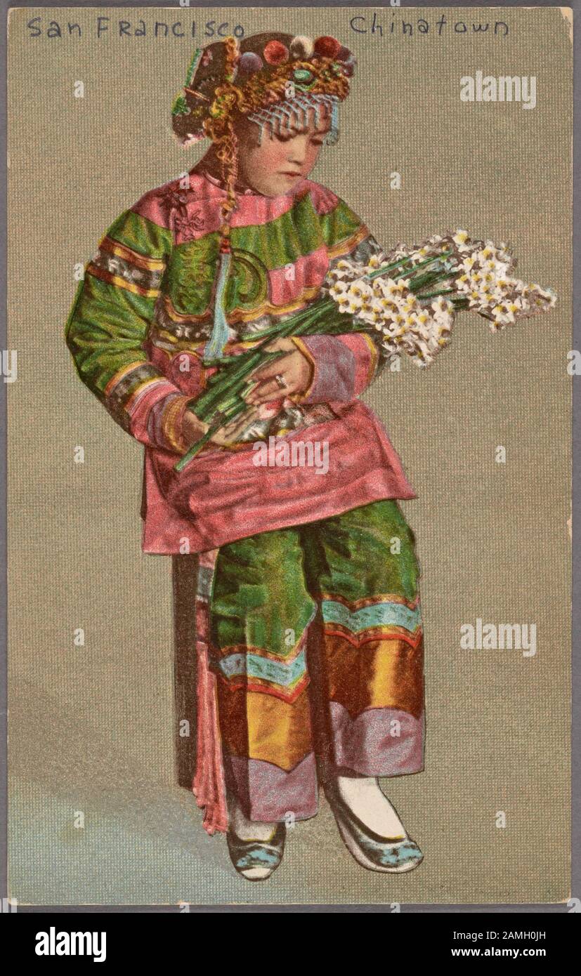 Illustrierte Postkarte eines chinesischen Mädchens in traditioneller Kleidung und Adresse, die einen Blumenstrauß mit weißen Blumen hält, in Chinatown, San Francisco, Kalifornien, Vereinigte Staaten, herausgegeben von Cardinell-Vincent Co, im Jahr 1915. Aus der New York Public Library. () Stockfoto
