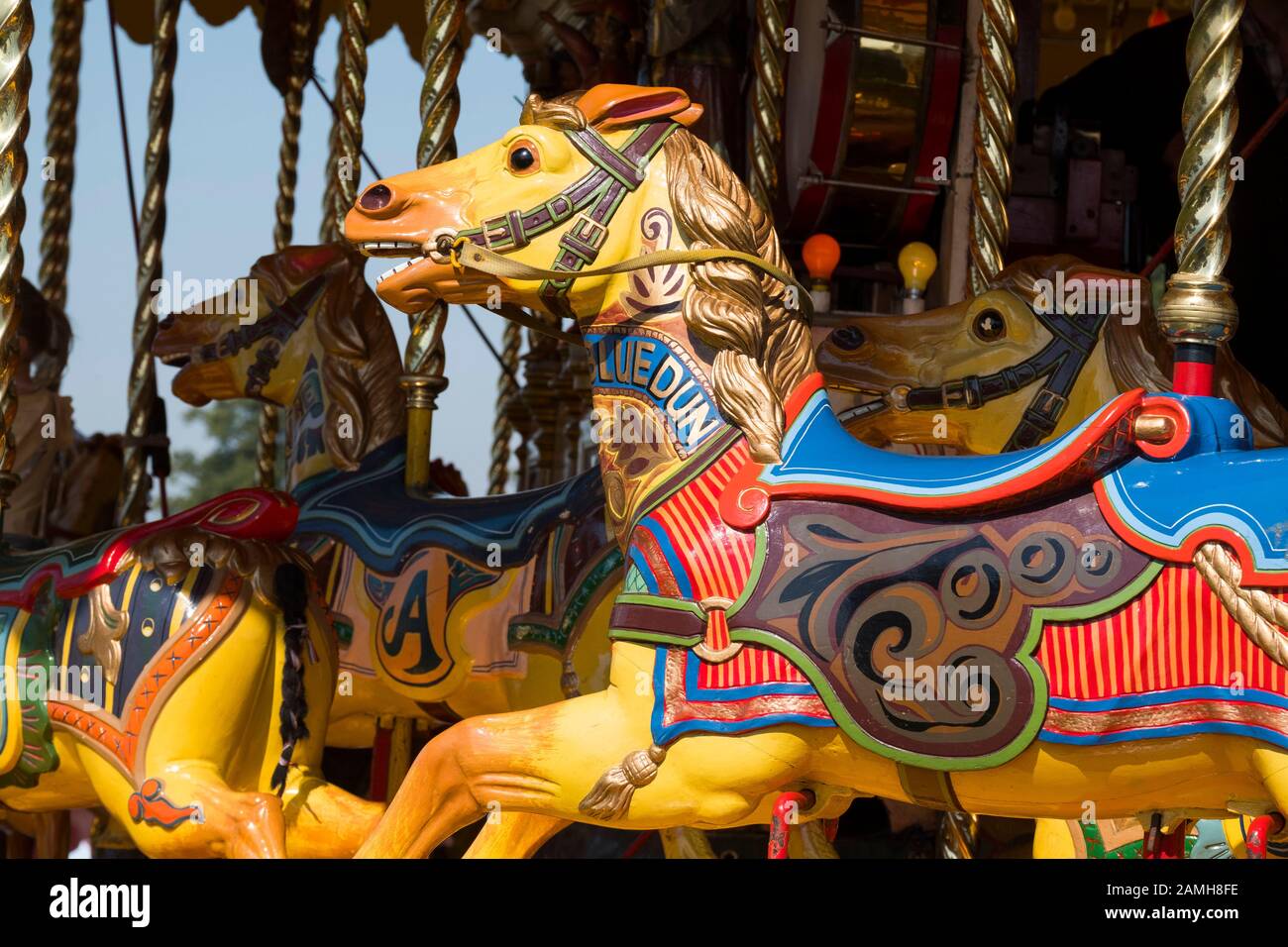 Hölzerne Pferde auf einem Rummelplatz Kreisverkehr bei Steam Rally 2019 in Shrewsbury, Shropshire, England, Großbritannien Stockfoto