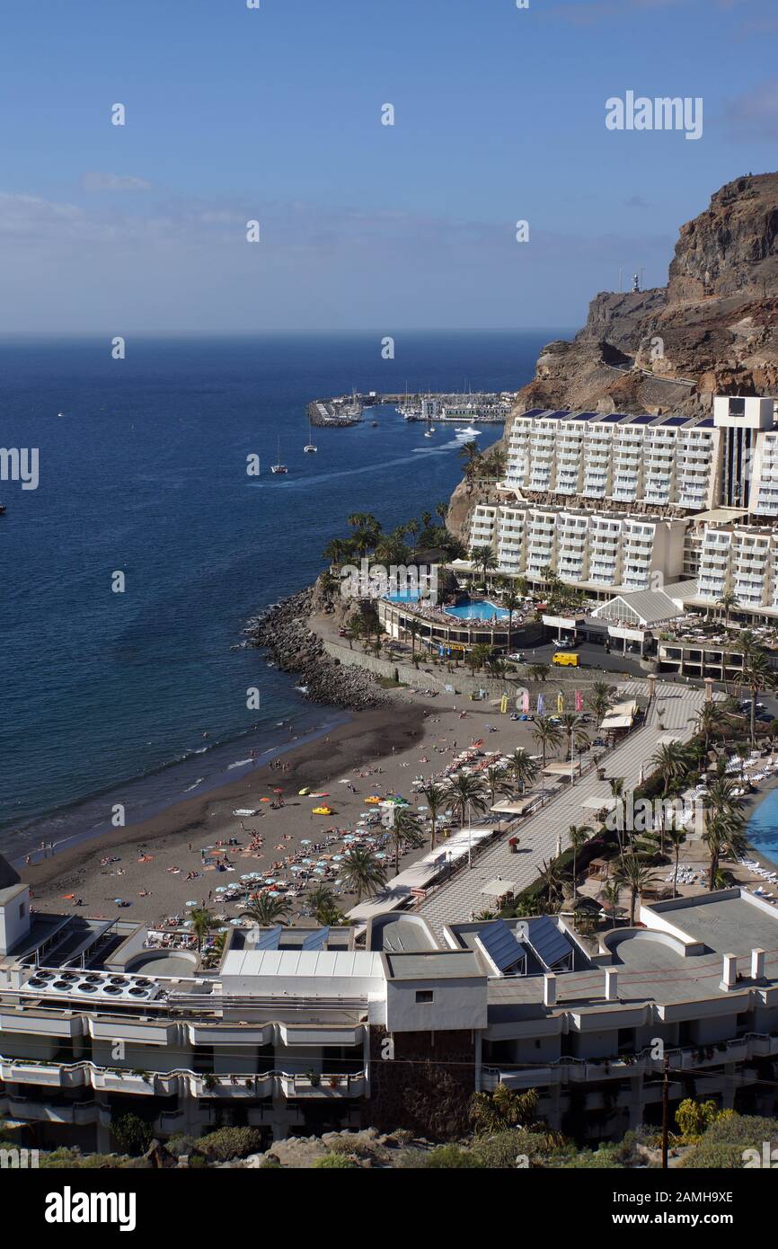 Blick von der Küstenstraße auf Playa de Tauro, Gran Canaria, Kanaren, Spanien Stockfoto