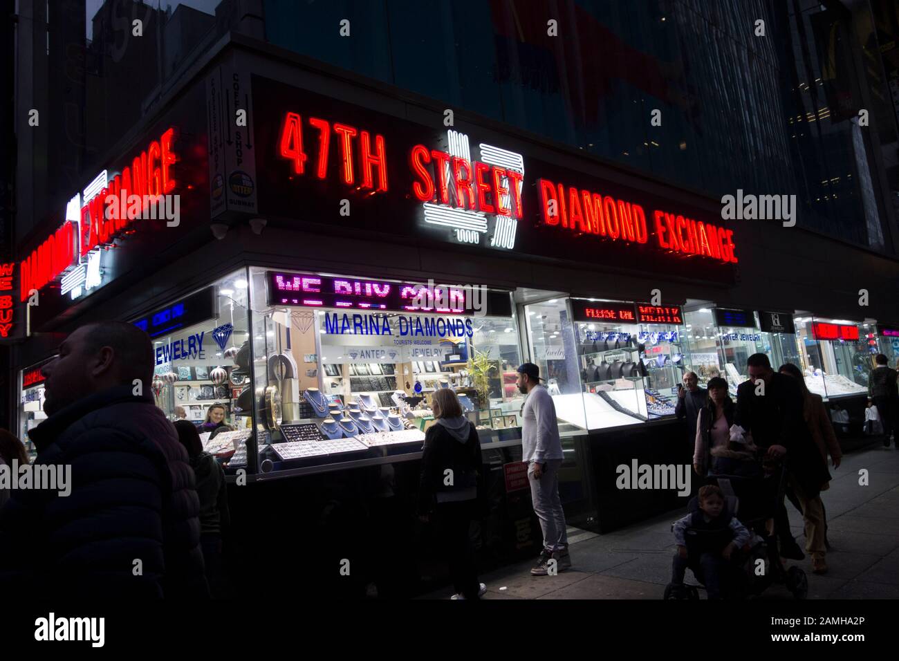 47th Street Diamond Exchange an der Ecke 47th Street und Sixth Avenue im Diamantenviertel an der E. 47th Street, Midtown Manhattan, New York City Stockfoto